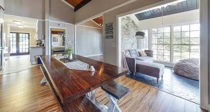 Unique find on Logan Martin! Cozy, spacious and family friendly.