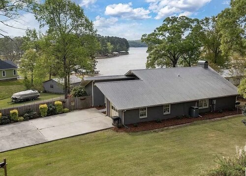 Unique find on Logan Martin! Cozy, spacious and family friendly.