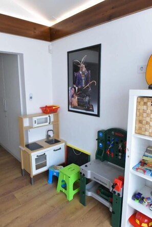 Chalet de lujo, 3 habitaciones, sauna, vistas a la montaña | 3 dormitorios, cortinas opacas, tabla de planchar con plancha