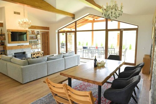 Luxurious Chalet near Pirin Golf Resort