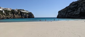 Villa Valentino, 4 double rooms, private pool close to the beach