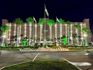 Exterior - ☀️Gulf Front-Beachfront Pool-TWO Pools-Tennis Court-Tiki Bar-1BR Summit 928☀️ (Panama City Beach)