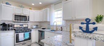Cape May Rose - Quiet Convenient Location Sleeps 10