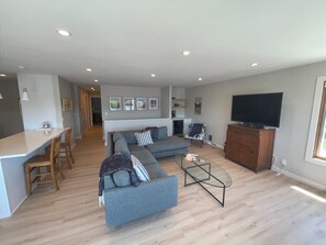 Smart TV, ping pong - A fully remodeled home overlooking Mississippi River in a charming river town! (Trempealeau)