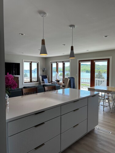 A fully remodeled home overlooking Mississippi River in a charming river town!