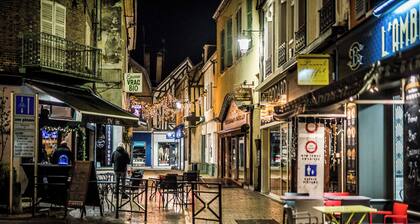 Charming house, terrace, swimming pool, Jacuzzi, trampoline and ping pong table