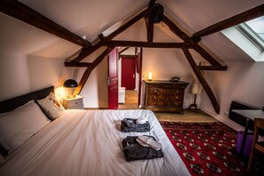 2 Schlafzimmer, Schreibtisch, Bügeleisen/Bügelbrett, Reisekinderbett