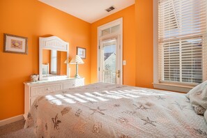5 bedrooms, iron/ironing board, Internet