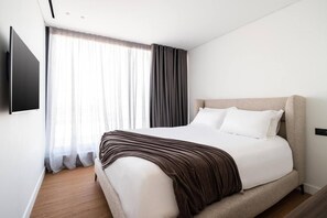 5 bedrooms, iron/ironing board, free WiFi, bed sheets