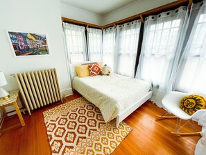 5 chambres, bureau, accès au Wi-Fi (inclus), literie fournie