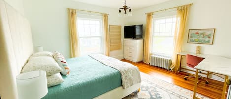 5 bedrooms, desk, free WiFi, bed sheets