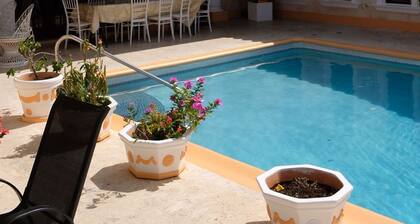 Chateau Gloria Luxury Villa, private Pool, Chef and Ocean View