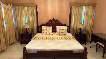 7 bedrooms, iron/ironing board, WiFi (free), bed sheets