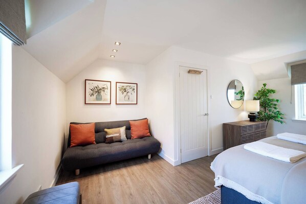 2 bedrooms, iron/ironing board, travel cot, free WiFi