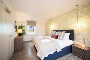 2 bedrooms, iron/ironing board, travel cot, free WiFi