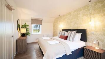 Iron/ironing board, travel cot, free WiFi, bed sheets