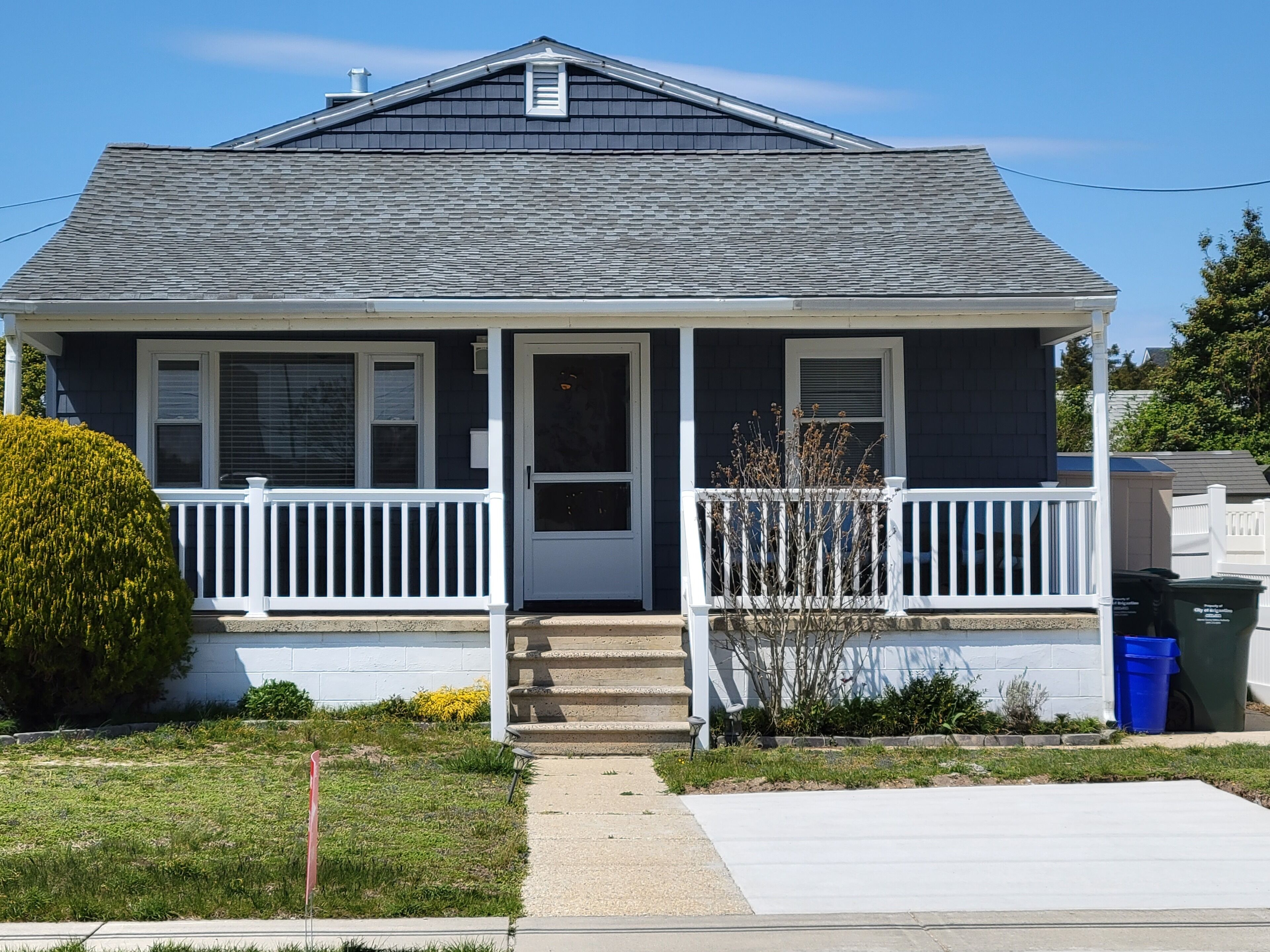 Adorable 2 bdrm cottage pet friendly with front porch &  one block from beach.