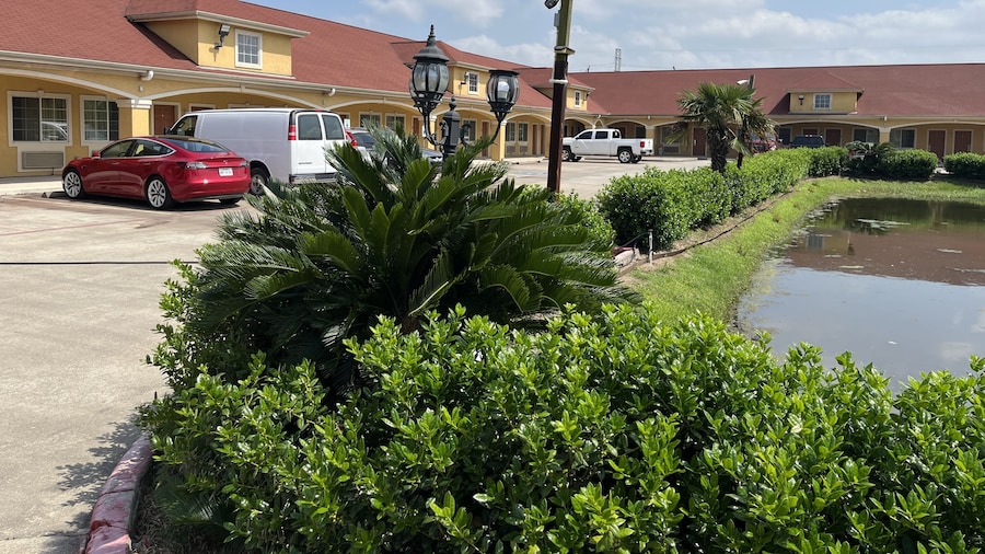 Capital O Deluxe Inn Channelview Houston I-10