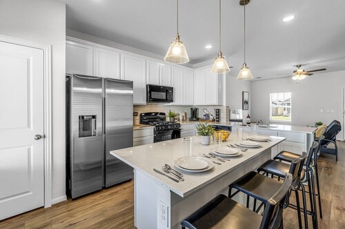 Single Family Home 25 Minutes from Downtown 