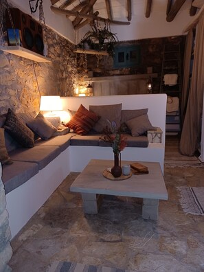 Smart TV, fireplace - Beautiful cottage tastefully decorated close to amenities (Chrani)