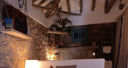 Beautiful cottage tastefully decorated close to amenities