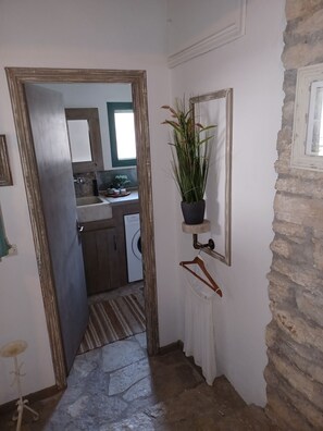 Interior - Beautiful cottage tastefully decorated close to amenities (Chrani)