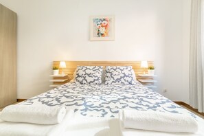 4 Schlafzimmer, Schreibtisch, Bügeleisen/Bügelbrett, Reisekinderbett