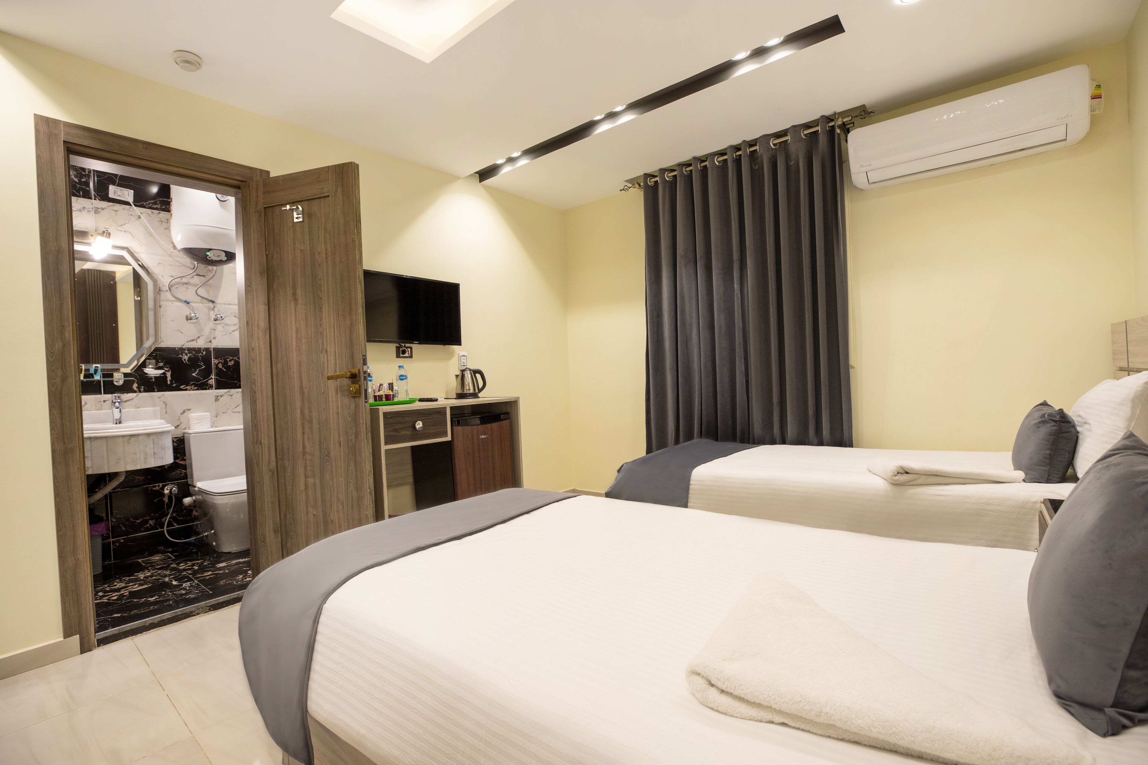 Photo - Brothers Pyramids View