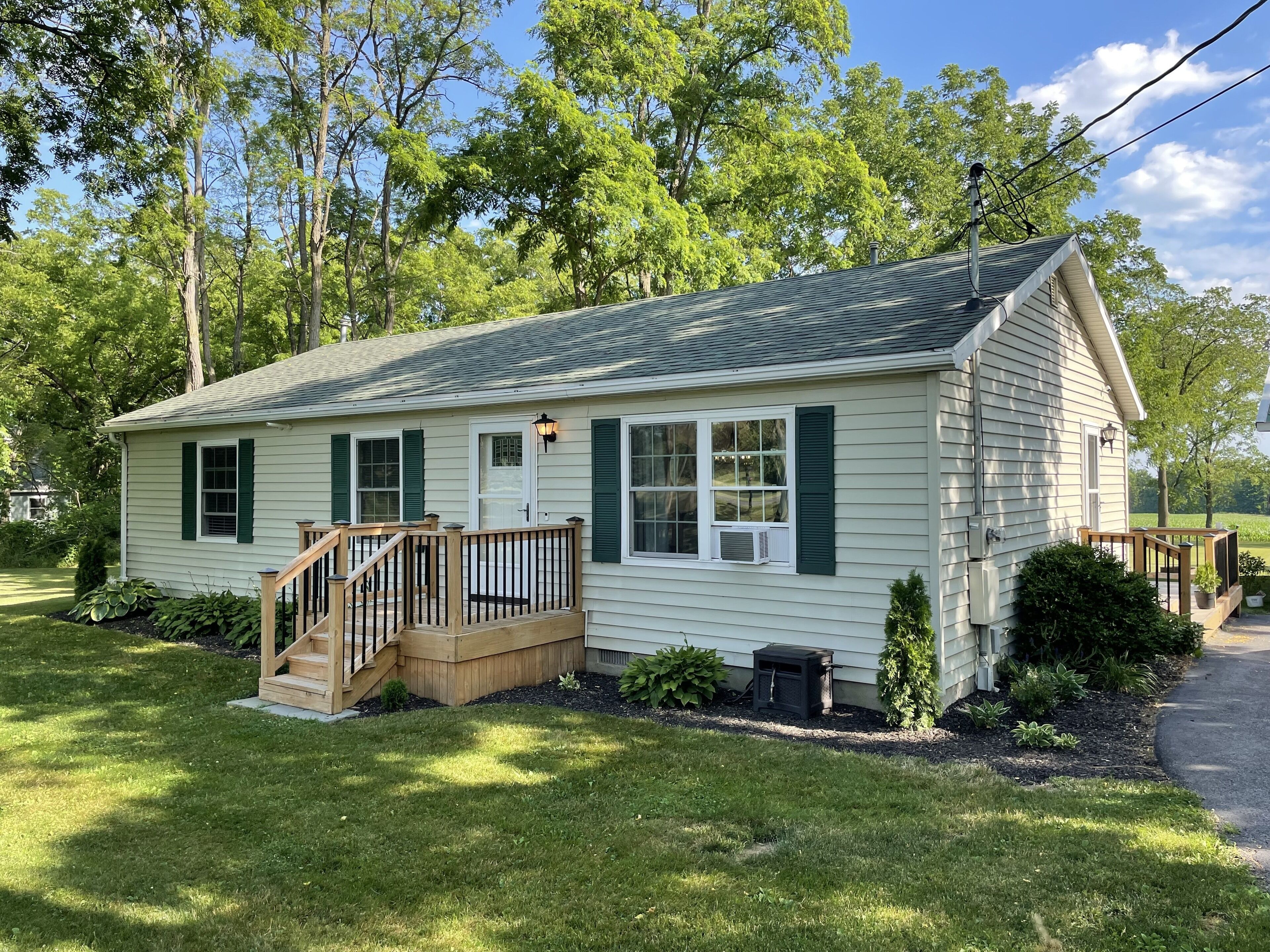 Stylish and Refreshed Home with Hot Tub in the Heart of Tburg
