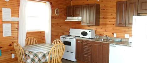 Four, tables à manger