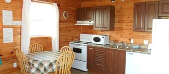 One Bedroom Deluxe Cottage - Sleeps 4