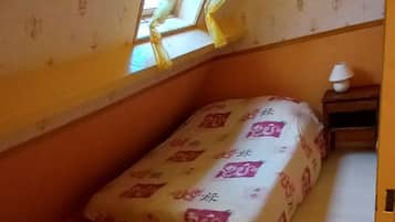 1 bedroom, bed sheets