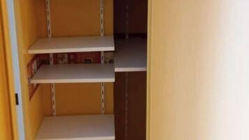 1 bedroom, bed sheets