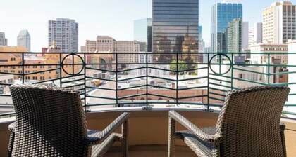 San Diego | Gaslamp Weekend Getaway | Sauna & City Stay