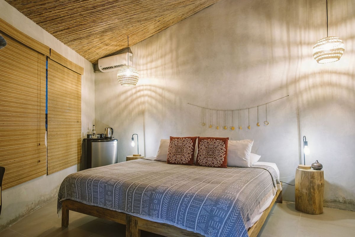 Poolside Room | In-room safe, desk, WiFi (free)