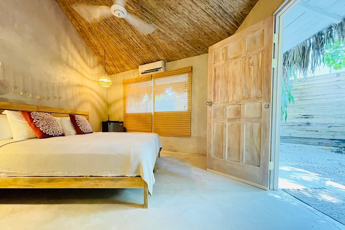 Seaclusion Room | In-room safe, desk, WiFi (free)
