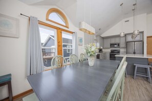 Dining - 1651 - Better Than Tuition, 6-bed 4.5-bath  home in Corolla, NC, private pool, hot tub (Corolla)