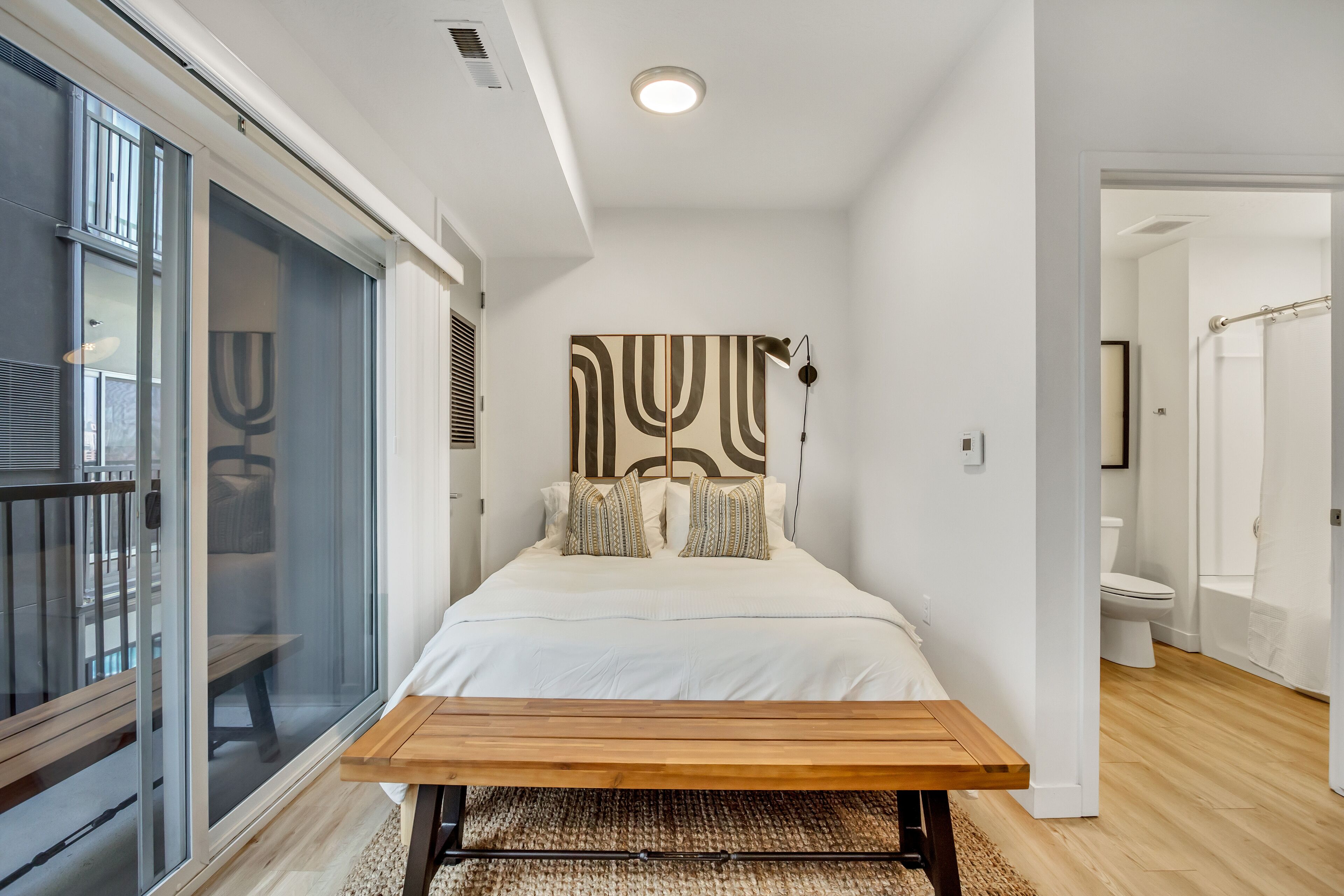 1 habitación, escritorio, tabla de planchar con plancha y wifi gratis 