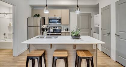 LCF - Downtown SLC - Studio - Queen + Sleeper - Gym - Views - Garage