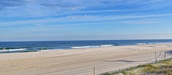 Cozy Coastal Cottage 2 Steps From The Beach, Beach Badges, Linens & Towels