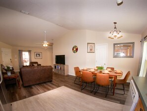 Interior - Great Community, amazing private pool, near Disney! (Davenport)