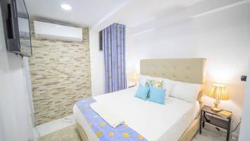 1 soveværelse, pengeskab på værelset, strygejern/strygebræt