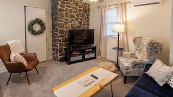 TV connectée, lecteur de DVD, livres