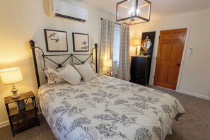 1 bedroom, iron/ironing board, free WiFi, bed sheets - Small Town Apartment near covered bridge (Perkasie)