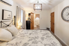 1 bedroom, iron/ironing board, free WiFi, bed sheets - Small Town Apartment near covered bridge (Perkasie)