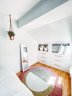 2 bedrooms, desk, iron/ironing board, free WiFi