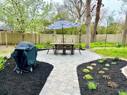 Pet Friendly Cape Cod Cottage Near Beaches w/ AC + Electric Vehicle Charging