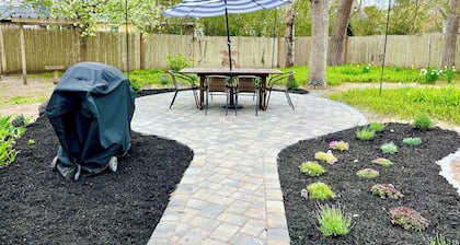 Pet Friendly Cape Cod Cottage Near Beaches w/ AC + Electric Vehicle Charging