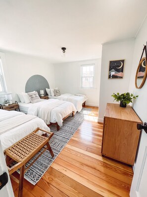 2 bedrooms, desk, iron/ironing board, free WiFi