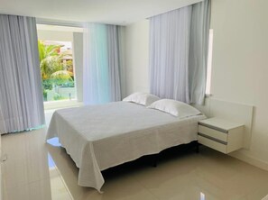 4 quartos, ferros/tábuas de passar roupa, berço de viagem